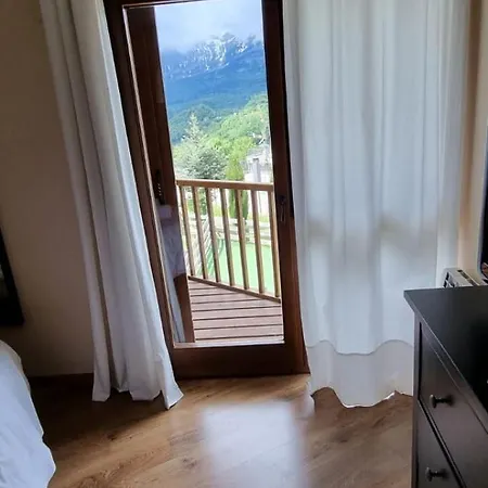 4d En En Urbanizacion Con Piscina Y Padel